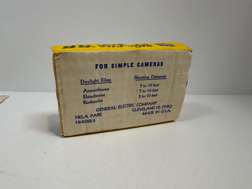Vintage Kodak Standard Flasholder with box and bulbs Untested