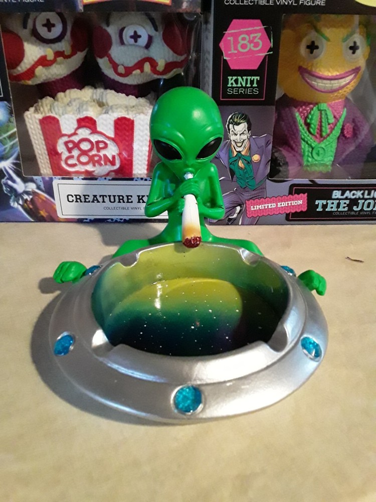 Green Alien Smoking on Flying Saucer Ashtray!