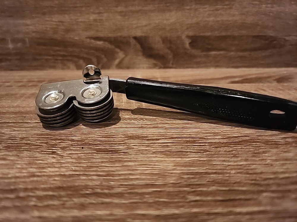 Vintage ECKO Black Handled Manual Pull Through Knife Sharpener Kitchen Tool