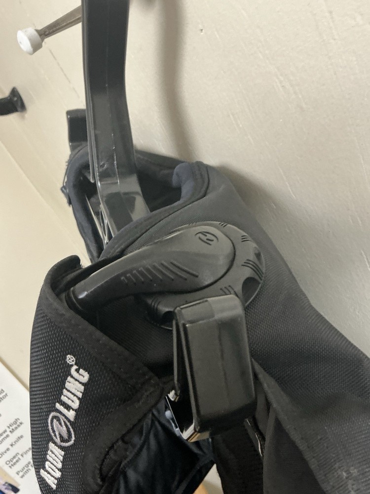AquaLung Dimension BCD - ML Used & Repaired Wing