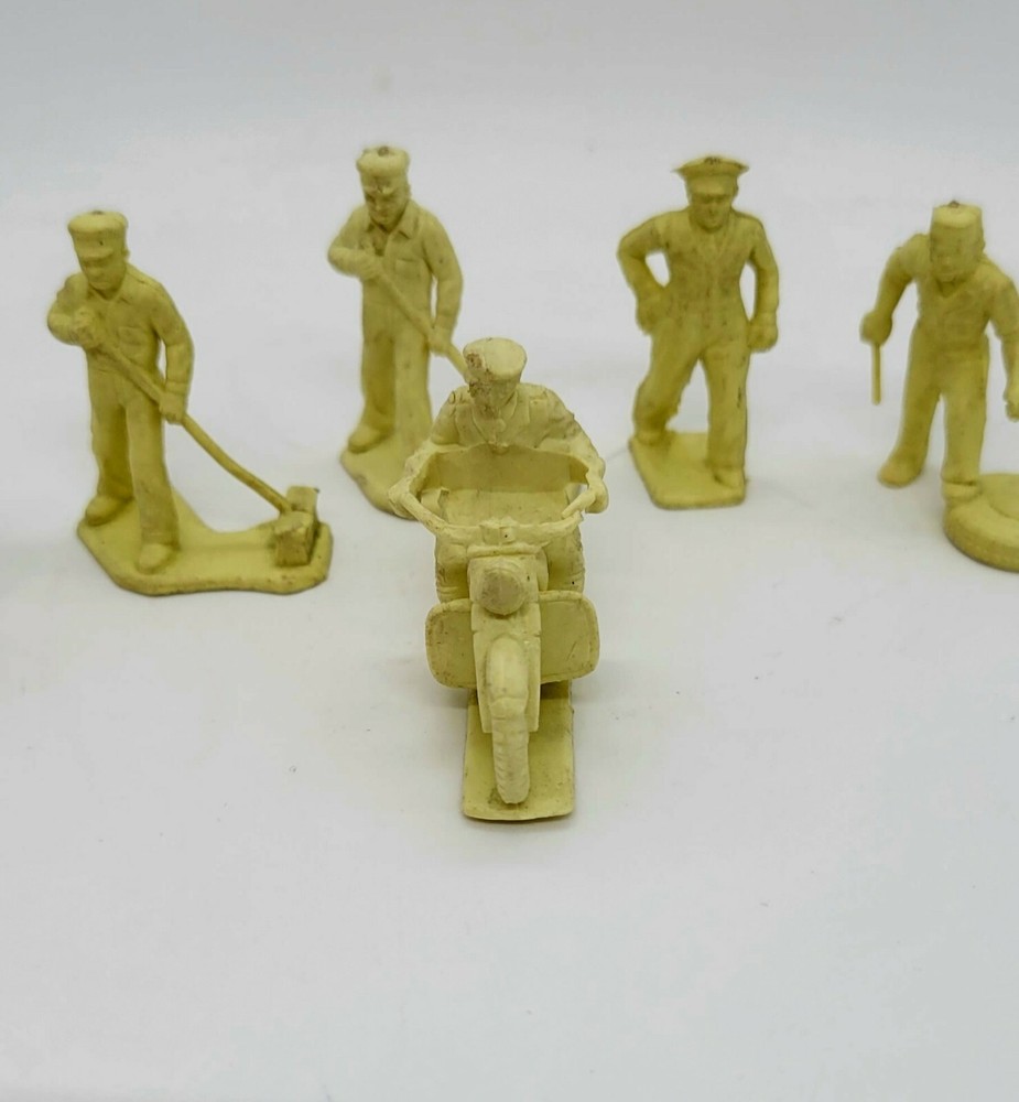 Plastic Model Train Layout Figures