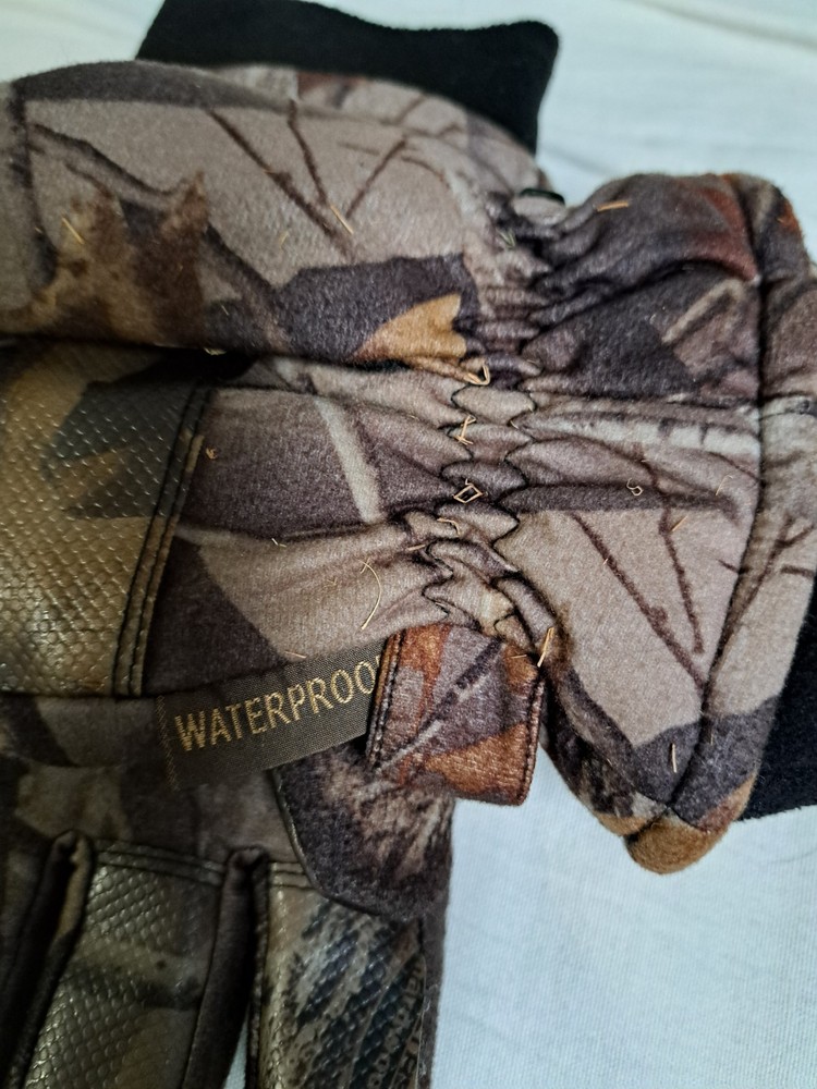 Waterproof Hunting Gloves in Real Tree Camo