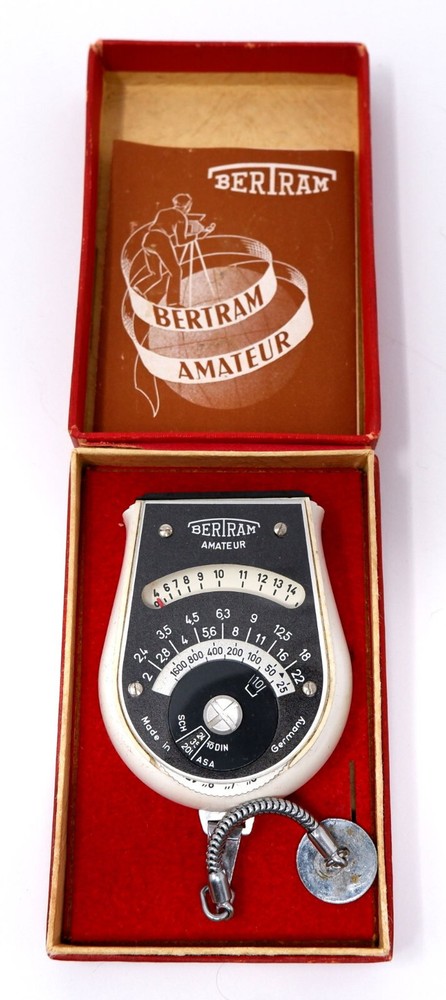 BERTRAM AMATEUR LIGHT METER WITH BOX, GERMANY - NICE!