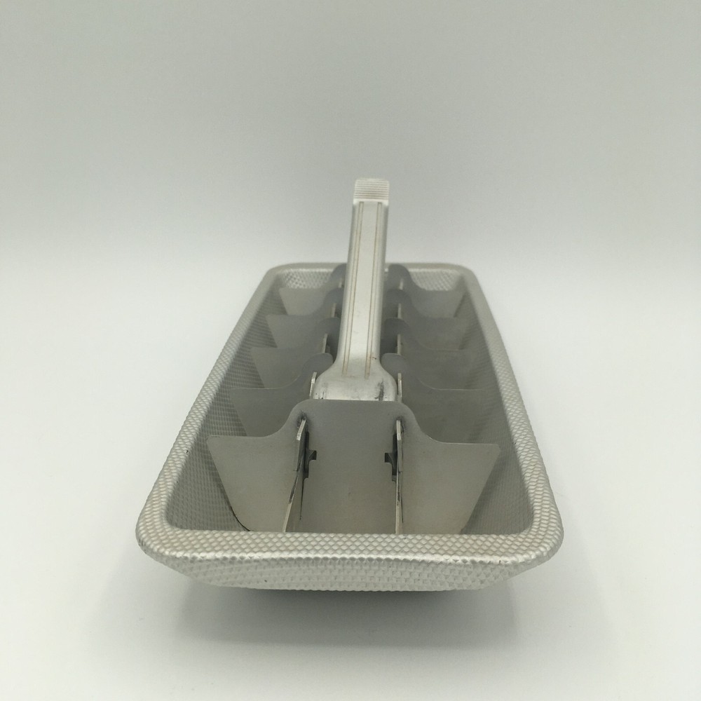 Vintage 18 Cube Aluminum Kitchen Ice Cube Tray with T Handle