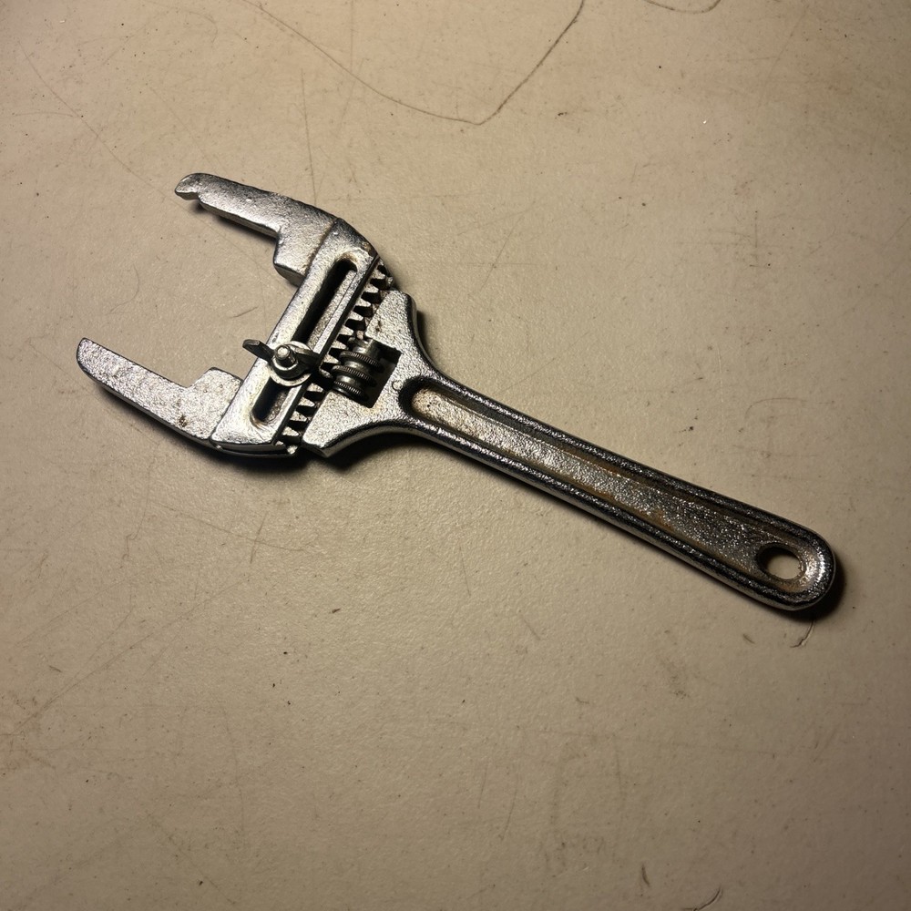 SLIP AND LOCK NUT WRENCH 10"