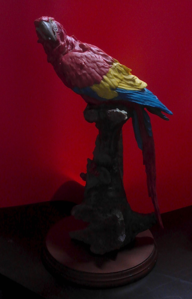 15 INCH TALL PUCCI SCARLET MACAW STATUE