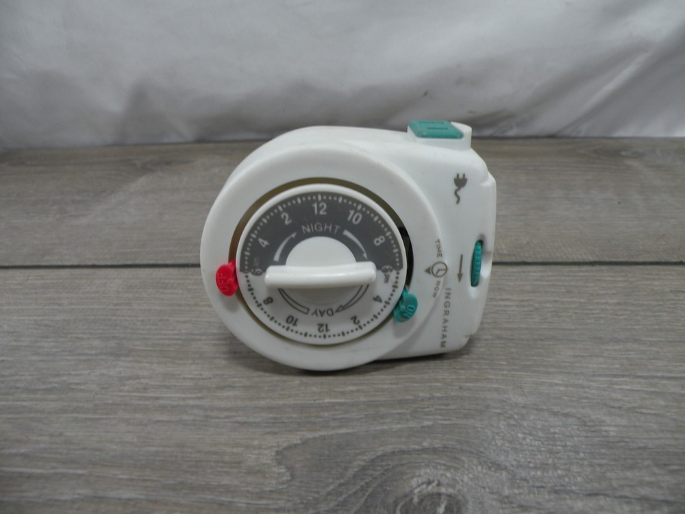 INGRAHAM 12-820 Day/Night Program Timer Electrical Outlet Plug-In Switch