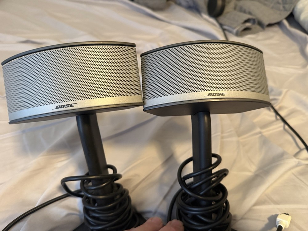 Pair Bose Companion 5 Multimedia Computer Speakers
