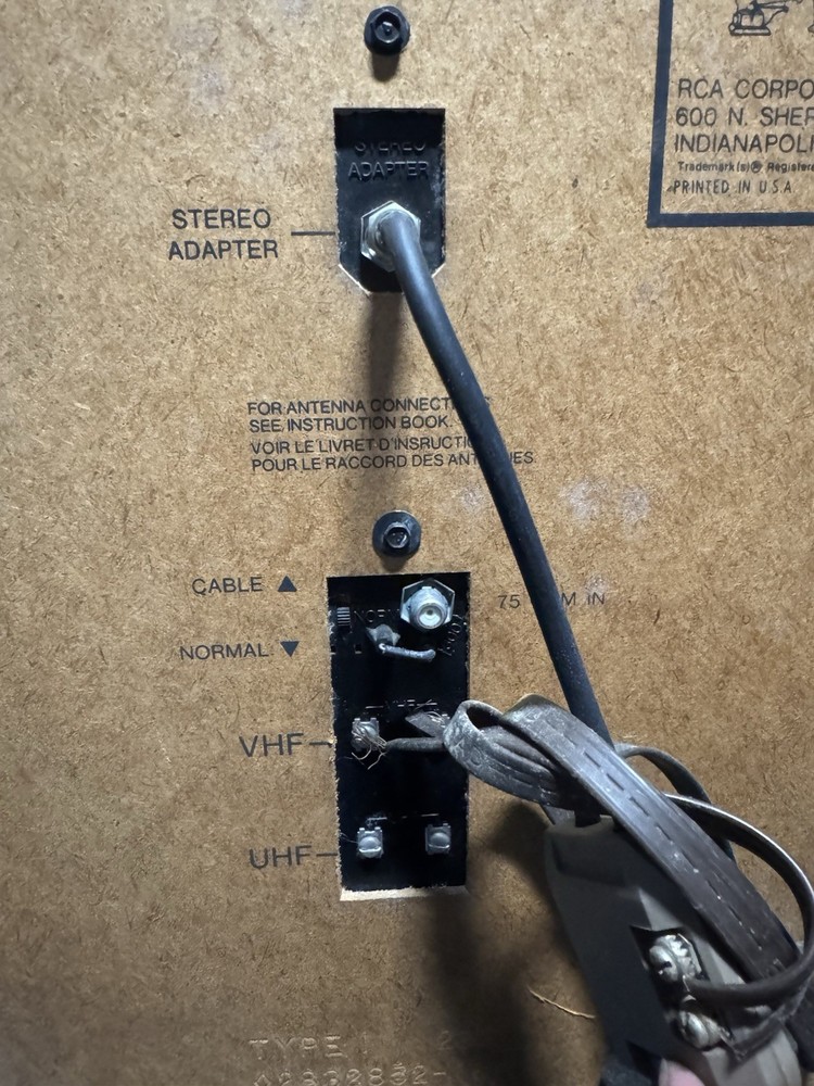 RCA VINTAGE TELEVISION model GLR663TR V120