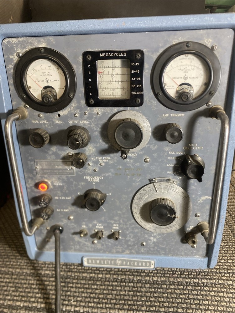 HP Hewlett Packard 608C VHF Signal Generator Powers On