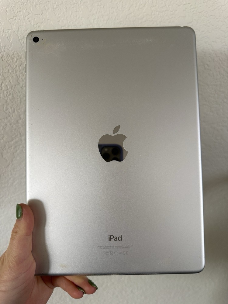 Apple iPad Silver Tablet iOS