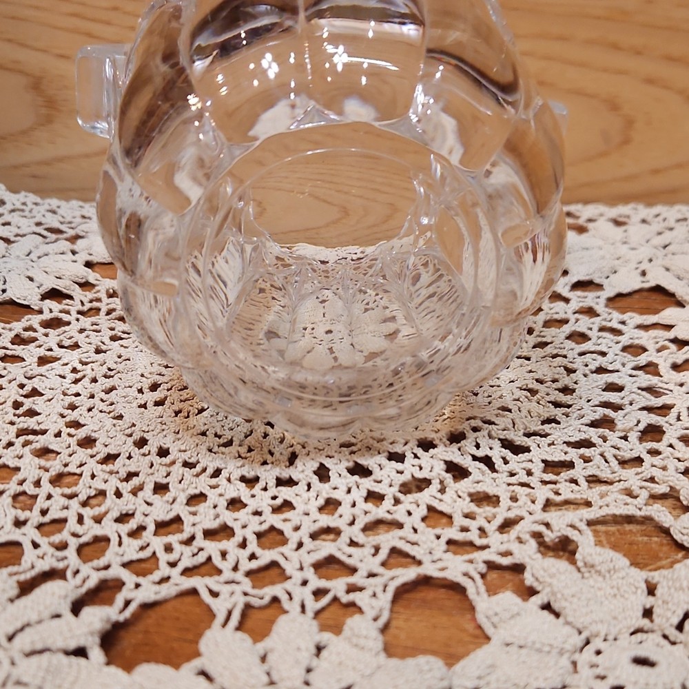 Clear Decorative Cut Glass Vase with Glossy Finish, Elegant Patterned Design