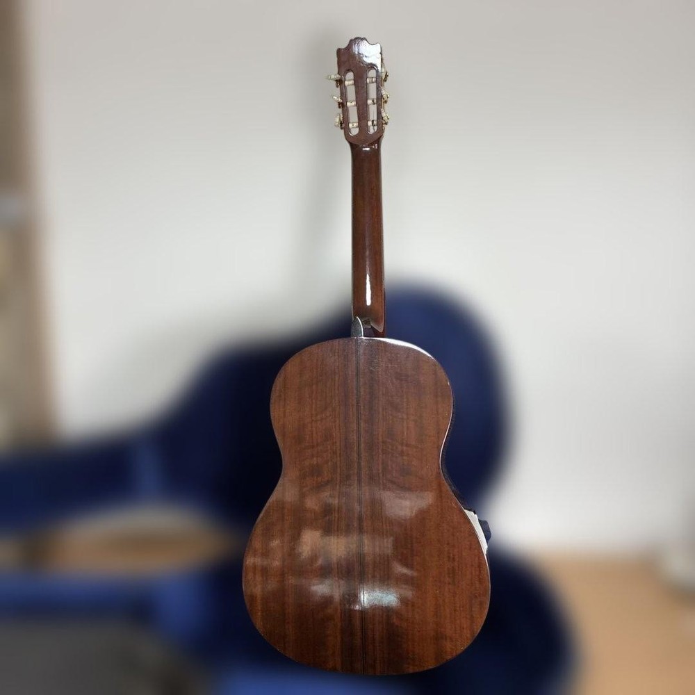 Yamaha C-200 Classic Guitar With Hard Case
