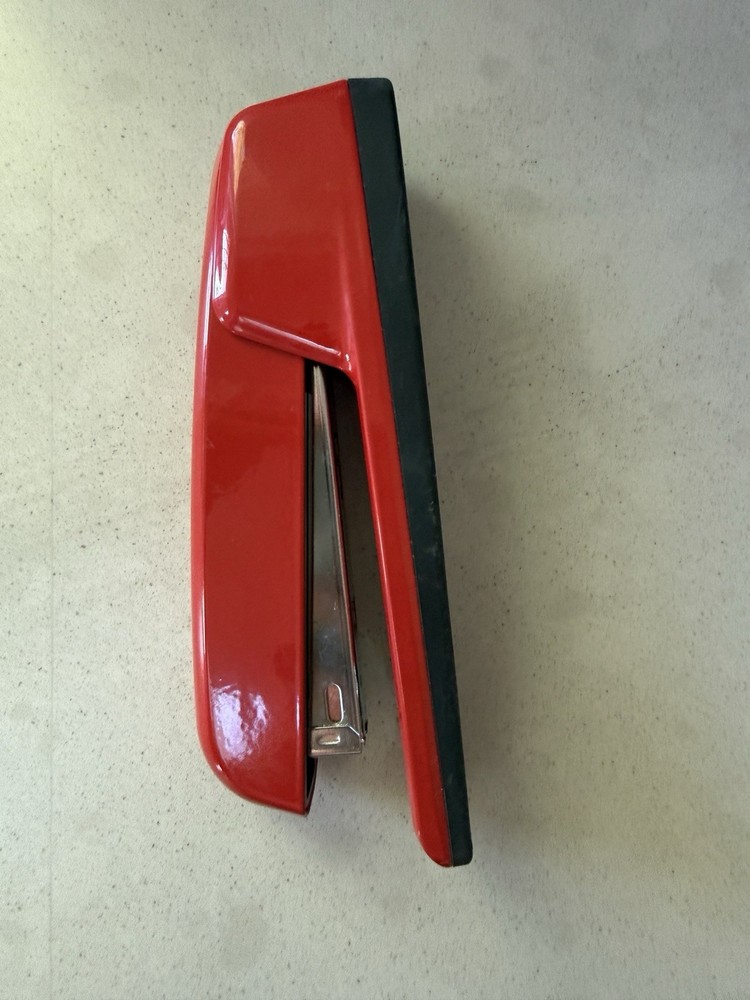 Swingline 747 Classic Red Stapler Durable Metal Construction Office Desktop Tool