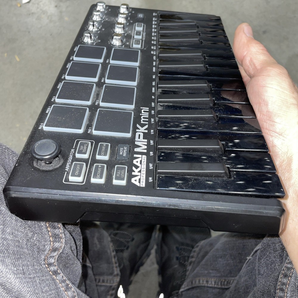 Akai MPK mini 25-Key USB MIDI Keyboard Controller Pad Triggers Knobs