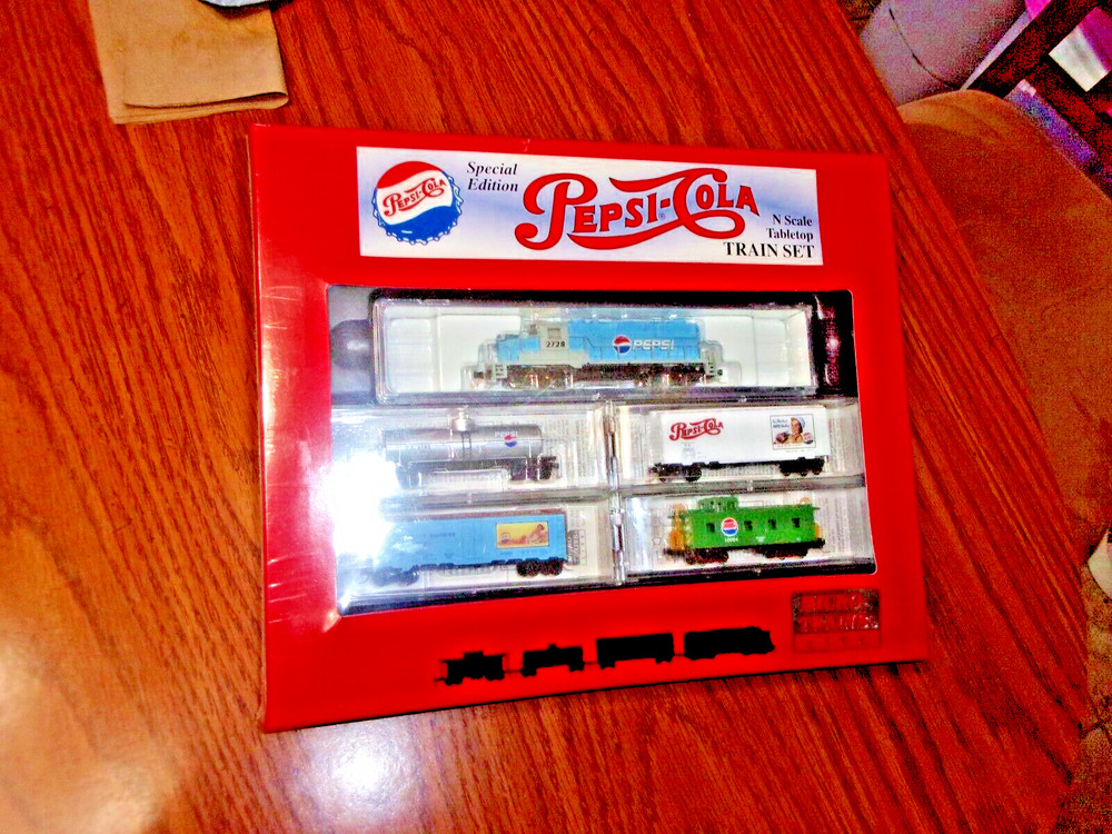 Micro-trains a "Special Edition" Tabletop New N-scale Pepsi-Cola Train Set