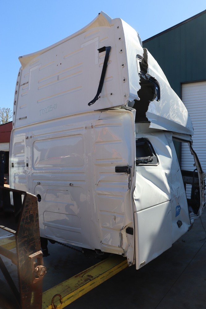 2018-2024 VOLVO VNL 760 SLEEPER CAB FRAME WHITE OEM