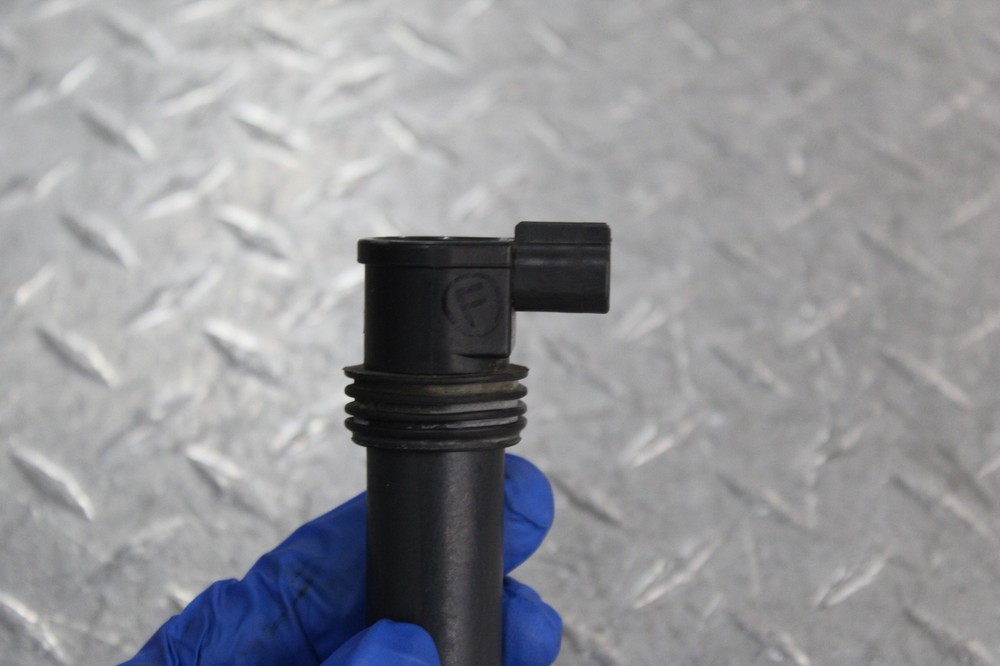 2012 TRIUMPH STREET TRIPLE R IGNITION COIL SPARK PLUG CAP