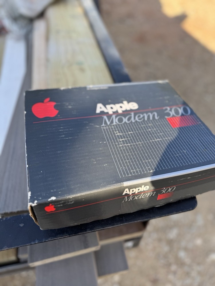 VINTAGE APPLE COMPUTER MODEM 300 MODEL A9M0300