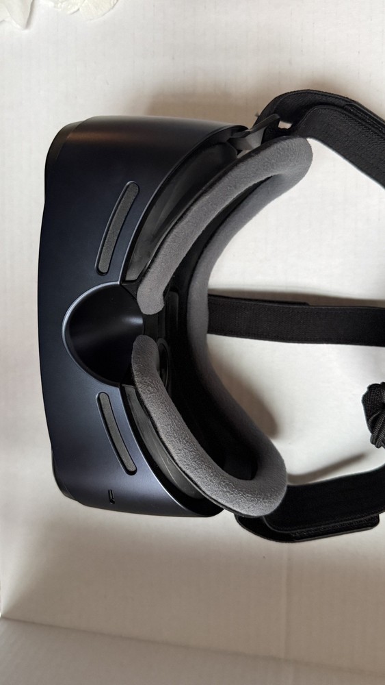 Samsung Gear VR Black Smartphone Virtual Reality Headset with controller