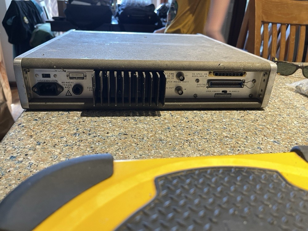 HP 8443A Tracking Generator Frequency Counter (POWERS ON, DISPLAY INDICATES)