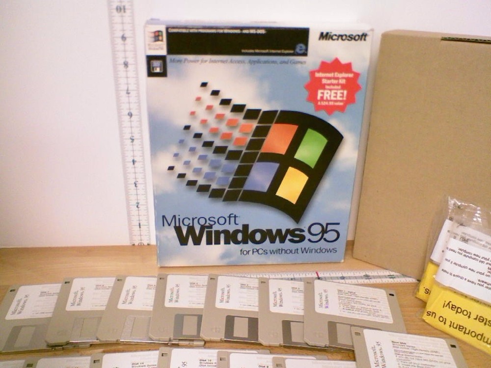 Full Version Microsoft Windows 95 OS 3.5" Floppy MS-DOS PCs 1995 USA HTF