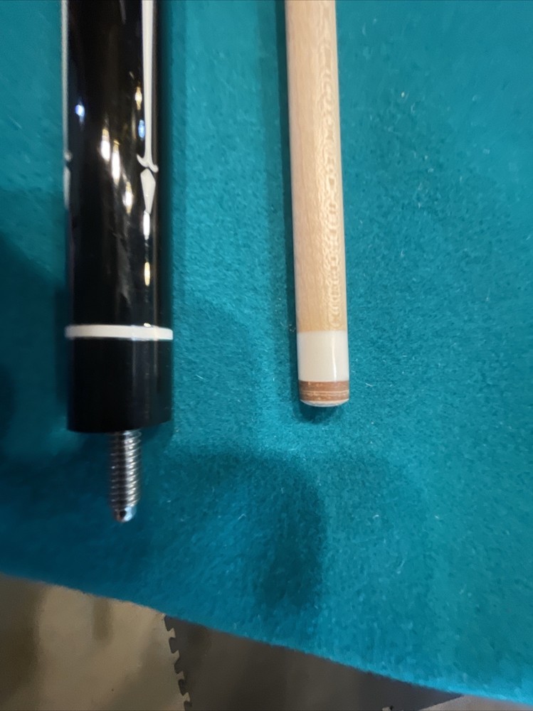 New Pool Cue. Low Deflection Ferrule 19.25 Ounces.