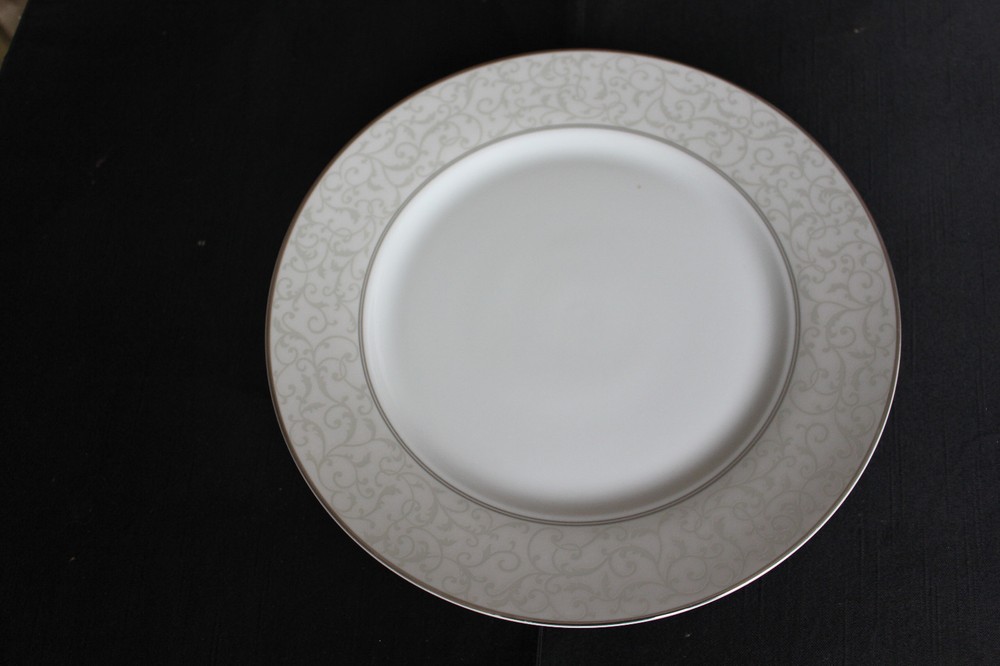 MIKASA "PARCHMENT" L3438 (1) DINNER PLATE