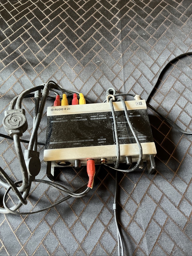 Native Instruments Audio 8 DJ 2009