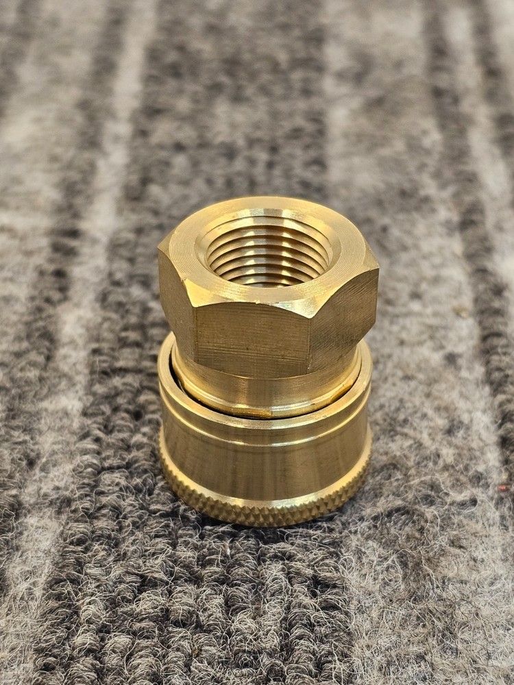 17-0004: Heavy Duty Quick Connect Socket Brass 3/8" x 3/8"