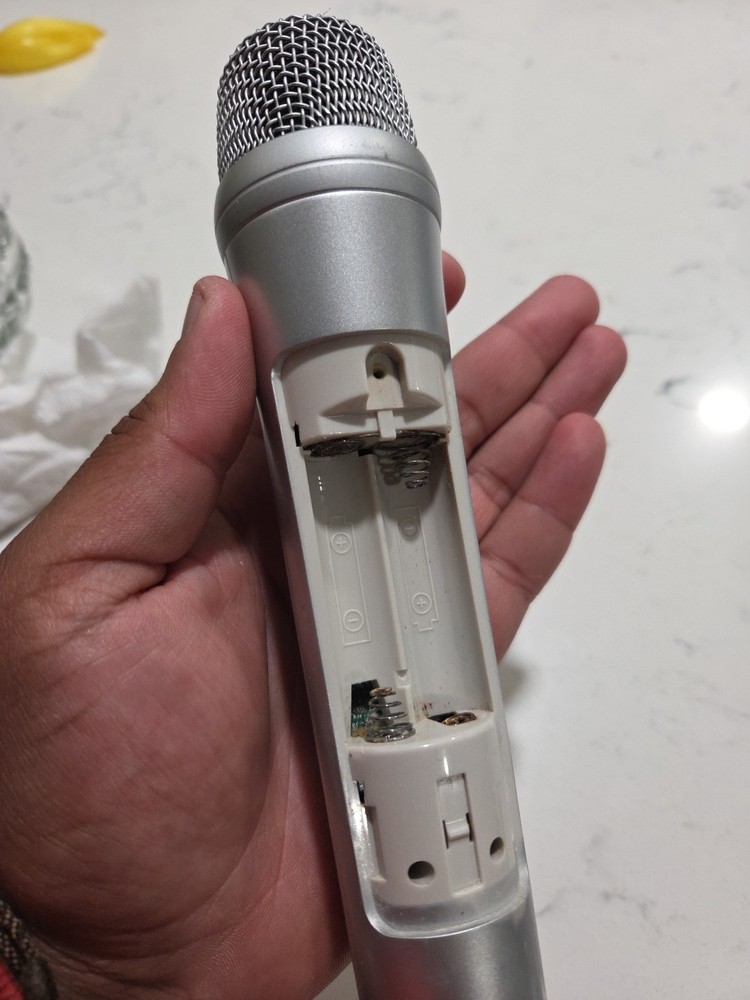 Magic Sing ET18K Portable Karaoke Microphone