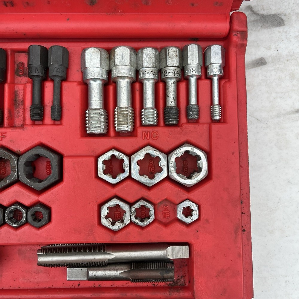 SNAP-ON - RTD40 - RETHREADING SET -W/Red Hard Case - Missing 3 pcs