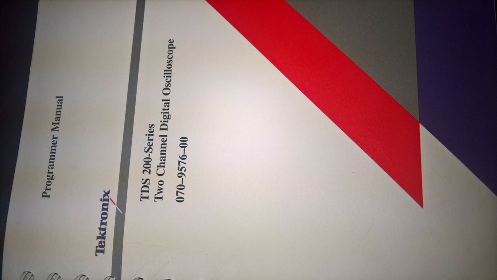 Tektronix 070-9576-00 TDS 200 Series 2CH Digital Oscilloscope Programmer Manual