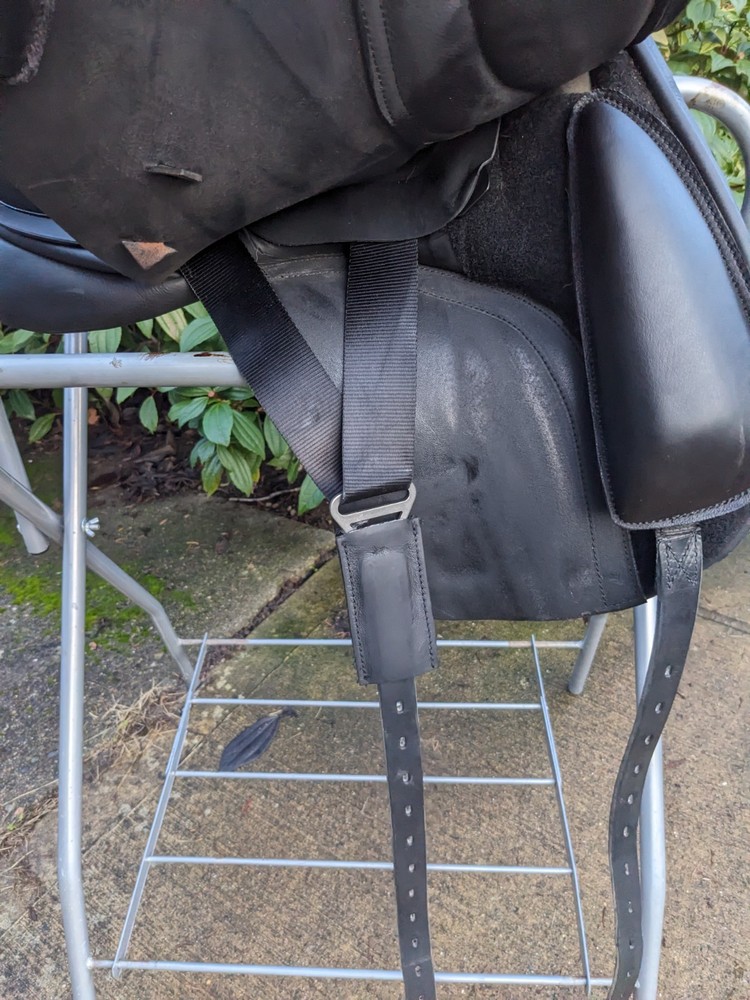 Ideal - EUC - 17" - Technical T&T Dressage Saddle - Short Flap- Adjustable Tree