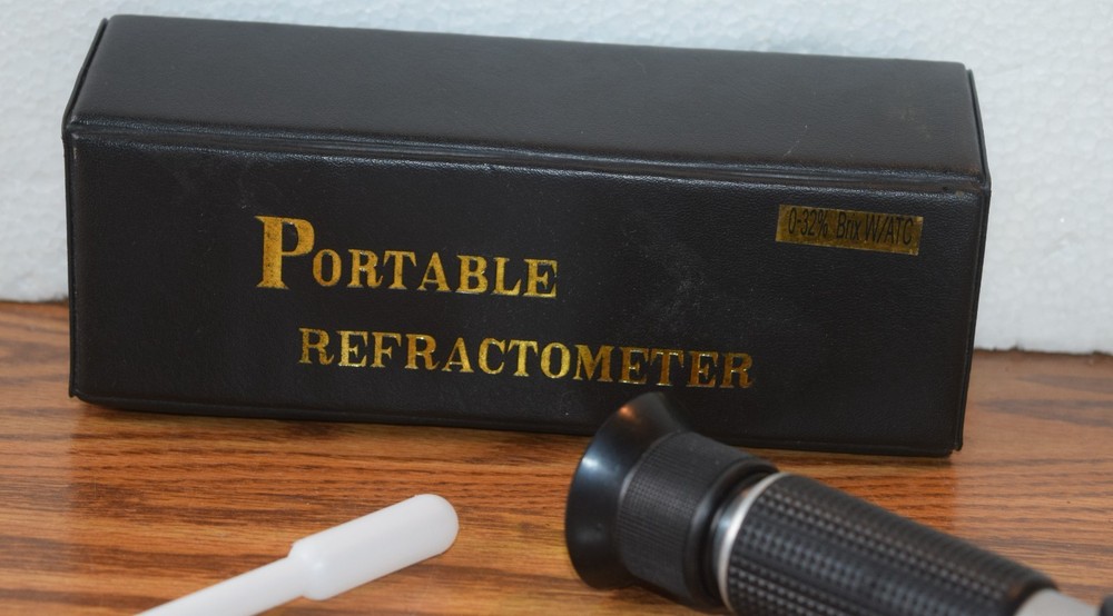 Portable Refractometer tester 0-32% Brix Scale
