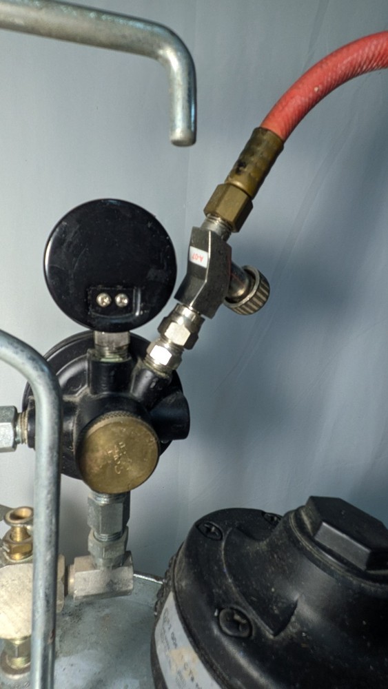 BINKS PAINT SPRAY PRESSURE POT TANK