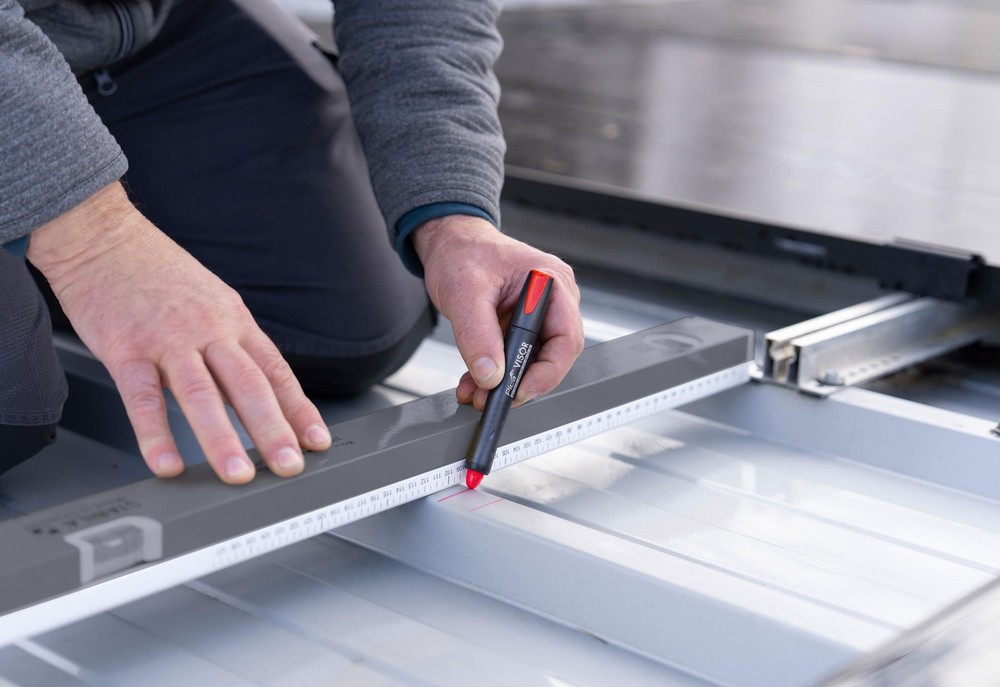 Visor – Industrial Permanent Marker, White