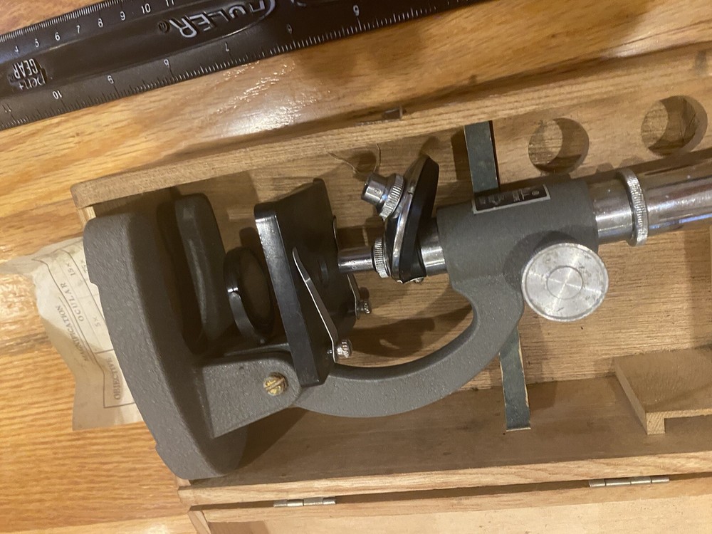 VINTAGE JAPAN SELSI MICROSCOPE IN CASE - Microscope 25X-600X LOOK!