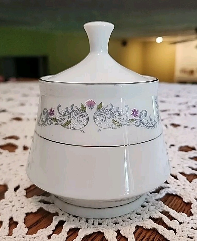 WINDSOR BY CROWN MING FINE CHINA SUGAR BOWL