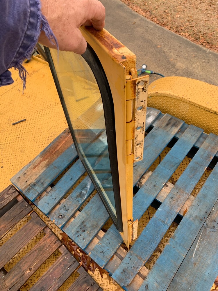 5V9316 Caterpillar RH Door / Window