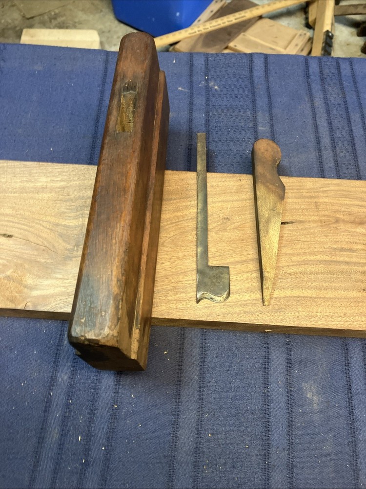 Unmarked Molding Plane With 1 Inch Iron