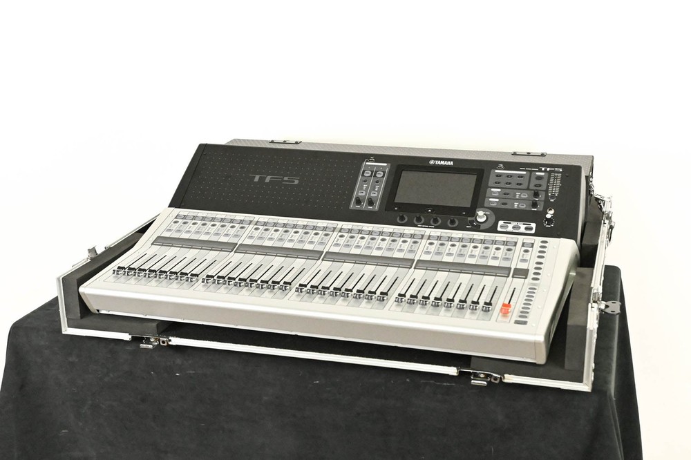 Yamaha TF5 32-Input Digital Mixing Console with Road Case CG01PSH