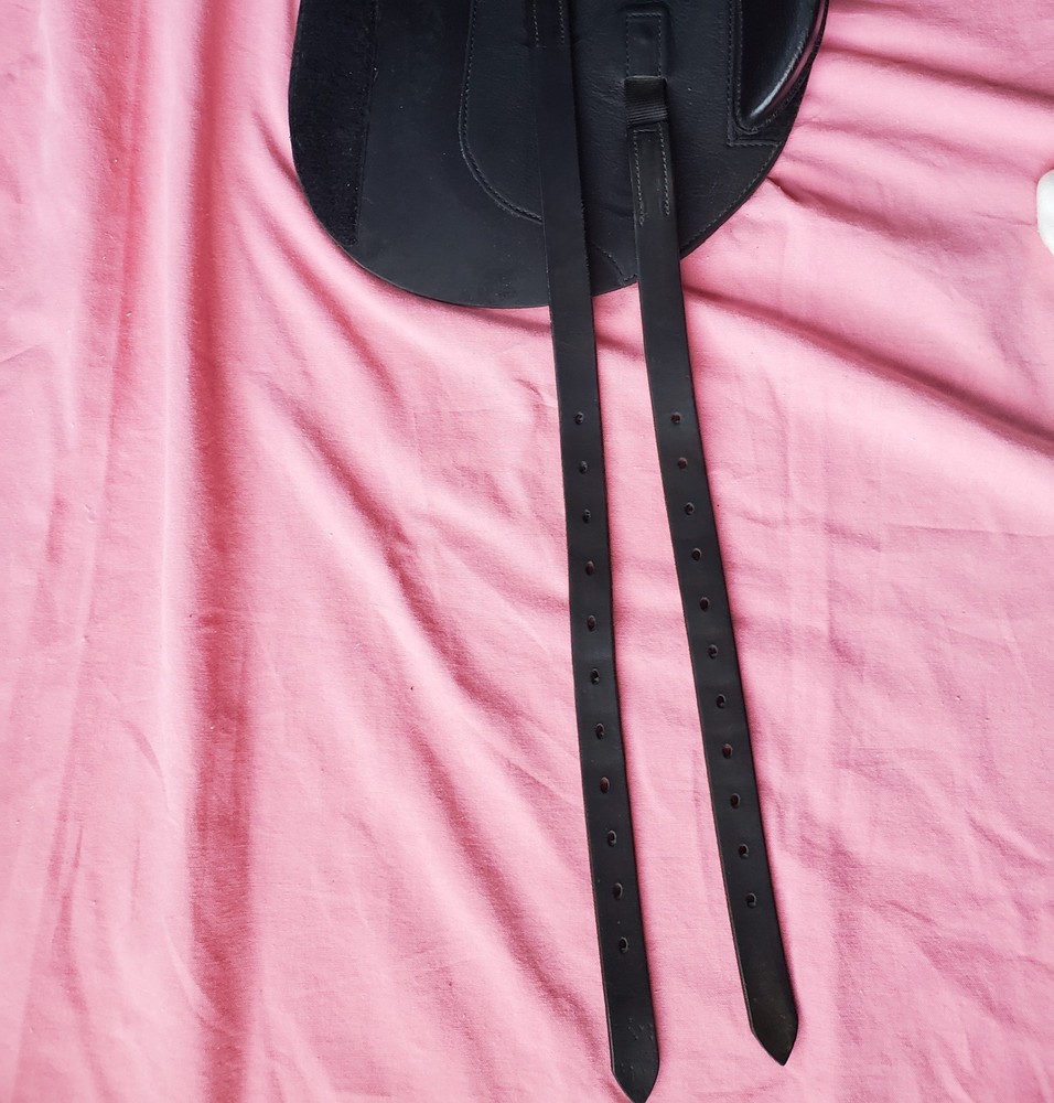 Ansur Classic Treeless Saddle Black Leather 17"