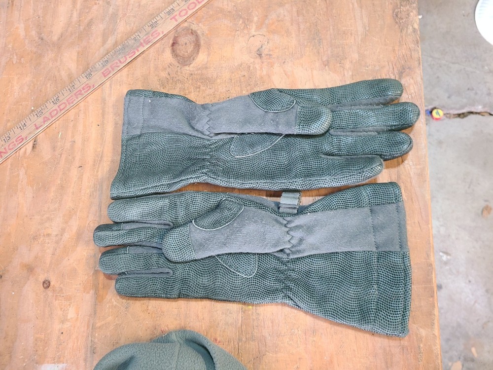 US Army Microfleece Cap & Large Gortex Gloves