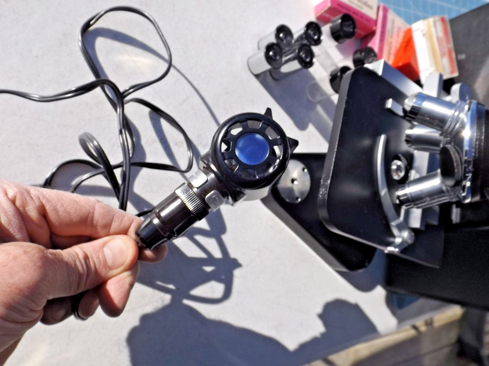 Used Ernst Leitz Wetzlar Microscope w/ case & lens & light