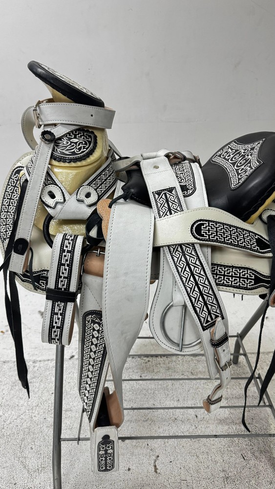 Charro Saddle – White & Black “El Elegante” Edition (15.5”)