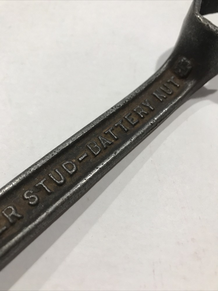 Vintage Cylinder Stud Battery Nut Spark Plug-Gen. Nut 90257