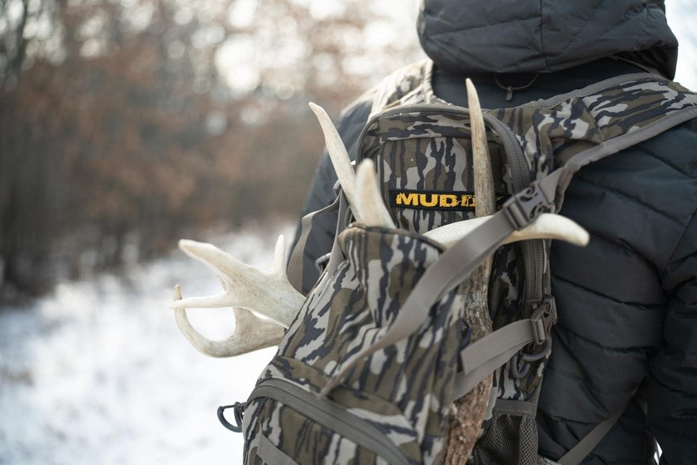 Hunting Backpack Outdoors Pro 1075 Model Mossy Oak Bottomland Durable Pack