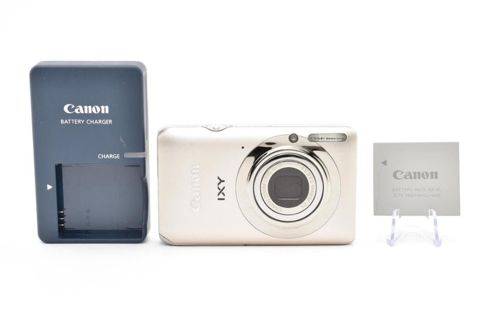 Canon IXY 210F Silver Compact Digital Camera Excellent Condition