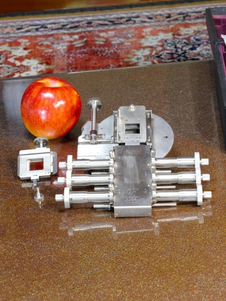 Leitz 6 Spindle Ernst Reitz's Integrating Stage-Microscope Accessories